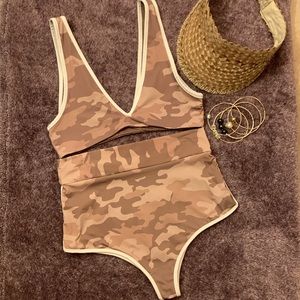 Acacia Dakota camo set